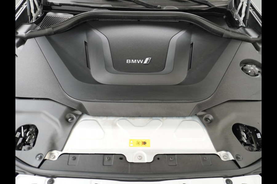 BMW iX3 High Executive 80 kWh M SPORT VAN: 46.900,- VOOR 40.877,- US HERFSTVOORDEEL: 6.023,- EURO M SPORT DEALER ONDERHOUDEN | MEGA COMPLEET (oa: DRIVING ASSIST.PROFF.-HARMAN KARDON-DODE HOEK-ELECTR.STOELEN-ADAPTIEF ONDERSTEL etc.) | RIJKLAARPIJS incl. 12mnd BOVAG