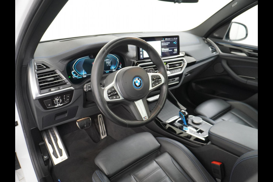 BMW iX3 High Executive 80 kWh M SPORT VAN: 46.900,- VOOR 40.877,- US HERFSTVOORDEEL: 6.023,- EURO M SPORT DEALER ONDERHOUDEN | MEGA COMPLEET (oa: DRIVING ASSIST.PROFF.-HARMAN KARDON-DODE HOEK-ELECTR.STOELEN-ADAPTIEF ONDERSTEL etc.) | RIJKLAARPIJS incl. 12mnd BOVAG