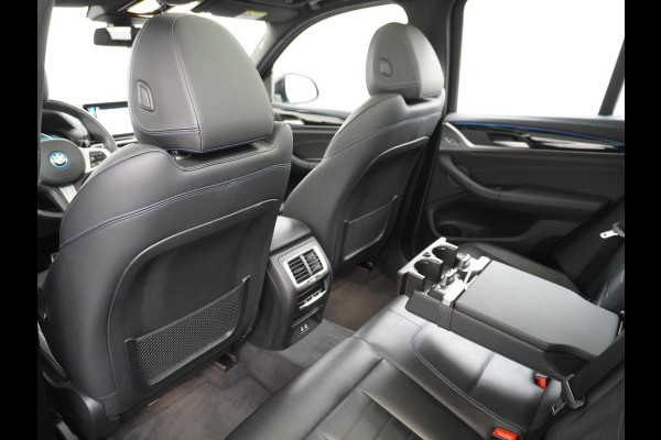 BMW iX3 High Executive 80 kWh M SPORT VAN: 46.900,- VOOR 40.877,- US HERFSTVOORDEEL: 6.023,- EURO M SPORT DEALER ONDERHOUDEN | MEGA COMPLEET (oa: DRIVING ASSIST.PROFF.-HARMAN KARDON-DODE HOEK-ELECTR.STOELEN-ADAPTIEF ONDERSTEL etc.) | RIJKLAARPIJS incl. 12mnd BOVAG