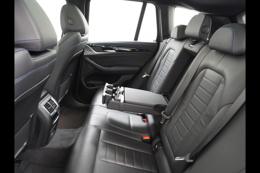 BMW iX3 High Executive 80 kWh M SPORT VAN: 46.900,- VOOR 40.877,- US HERFSTVOORDEEL: 6.023,- EURO M SPORT DEALER ONDERHOUDEN | MEGA COMPLEET (oa: DRIVING ASSIST.PROFF.-HARMAN KARDON-DODE HOEK-ELECTR.STOELEN-ADAPTIEF ONDERSTEL etc.) | RIJKLAARPIJS incl. 12mnd BOVAG