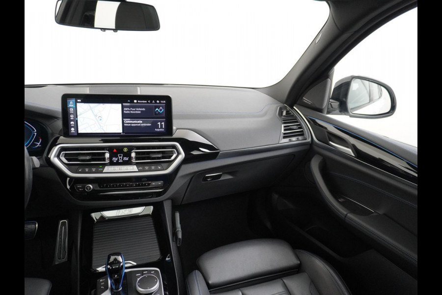 BMW iX3 High Executive 80 kWh M SPORT VAN: 46.900,- VOOR 40.877,- US HERFSTVOORDEEL: 6.023,- EURO M SPORT DEALER ONDERHOUDEN | MEGA COMPLEET (oa: DRIVING ASSIST.PROFF.-HARMAN KARDON-DODE HOEK-ELECTR.STOELEN-ADAPTIEF ONDERSTEL etc.) | RIJKLAARPIJS incl. 12mnd BOVAG