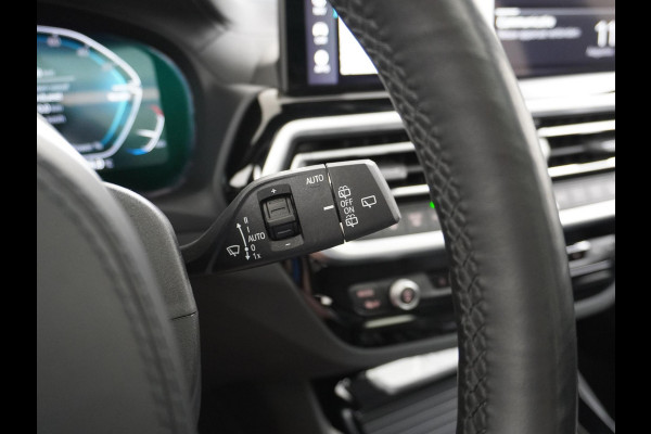 BMW iX3 High Executive 80 kWh M SPORT VAN: 46.900,- VOOR 40.877,- US HERFSTVOORDEEL: 6.023,- EURO M SPORT DEALER ONDERHOUDEN | MEGA COMPLEET (oa: DRIVING ASSIST.PROFF.-HARMAN KARDON-DODE HOEK-ELECTR.STOELEN-ADAPTIEF ONDERSTEL etc.) | RIJKLAARPIJS incl. 12mnd BOVAG