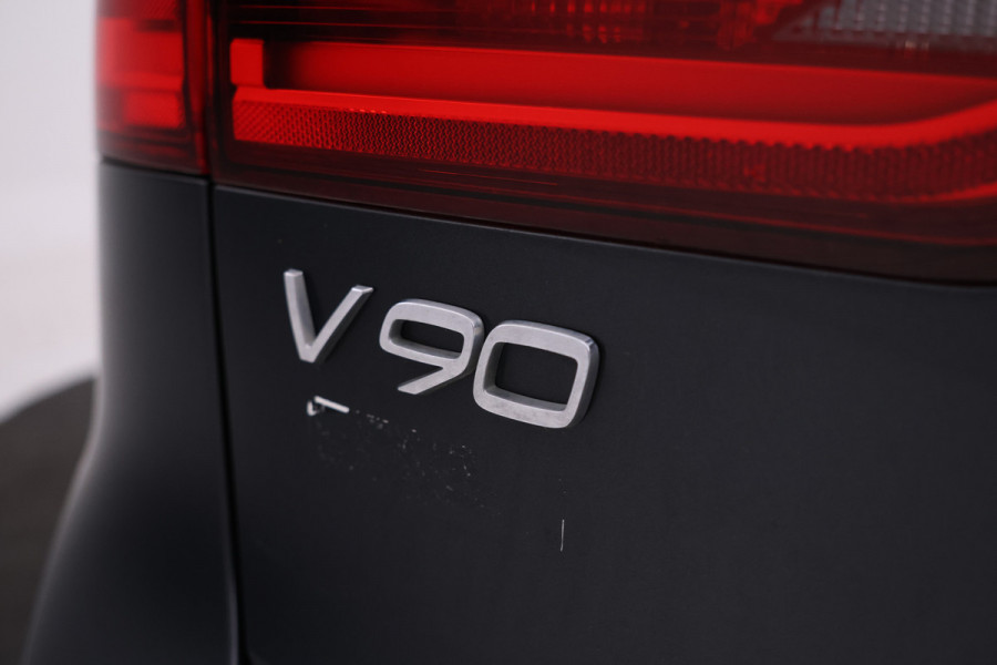 Volvo V90 2.0 T5 Momentum Leer, Trekhaak, Automaat, Digital dash.