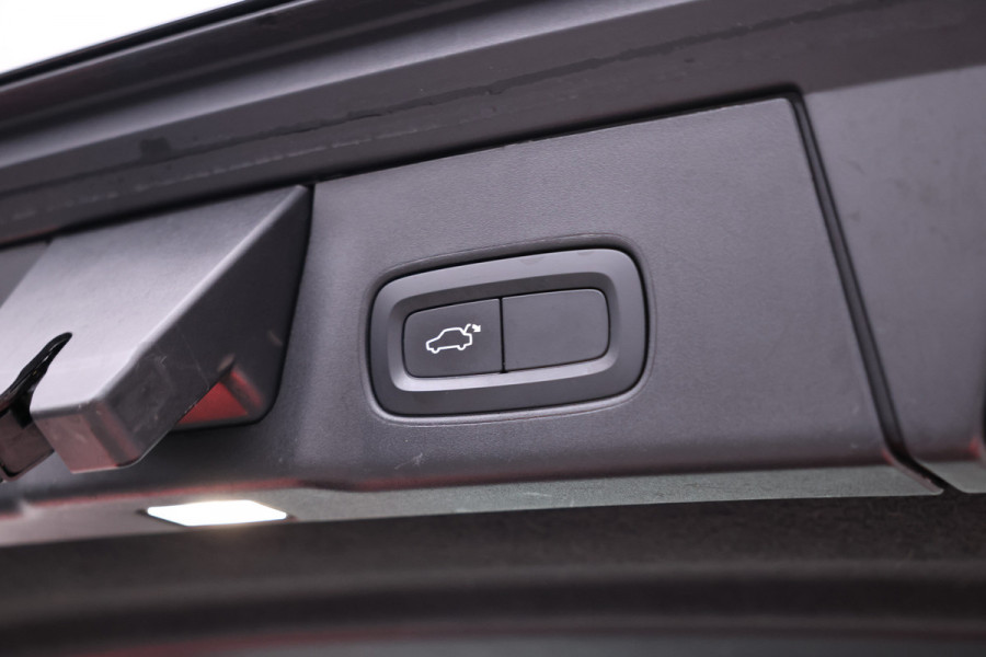 Volvo V90 2.0 T5 Momentum Leer, Trekhaak, Automaat, Digital dash.