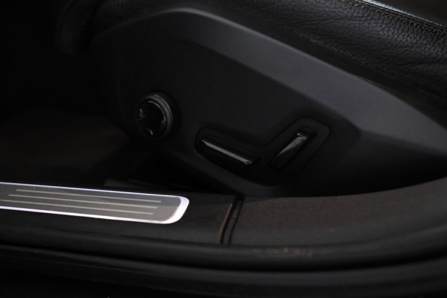 Volvo V90 2.0 T5 Momentum Leer, Trekhaak, Automaat, Digital dash.