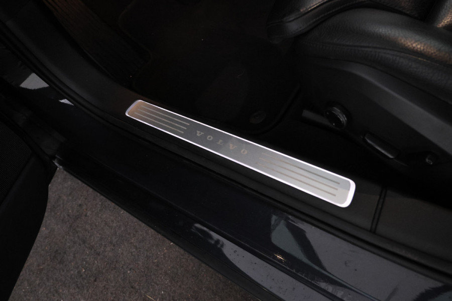 Volvo V90 2.0 T5 Momentum Leer, Trekhaak, Automaat, Digital dash.
