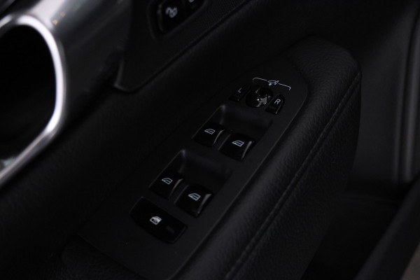 Volvo V90 2.0 T5 Momentum Leer, Trekhaak, Automaat, Digital dash.
