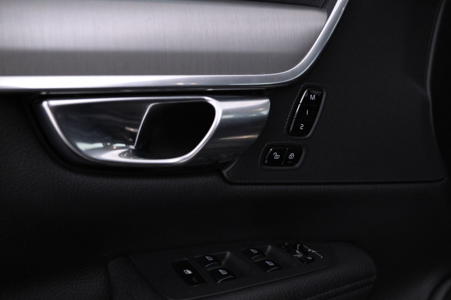 Volvo V90 2.0 T5 Momentum Leer, Trekhaak, Automaat, Digital dash.