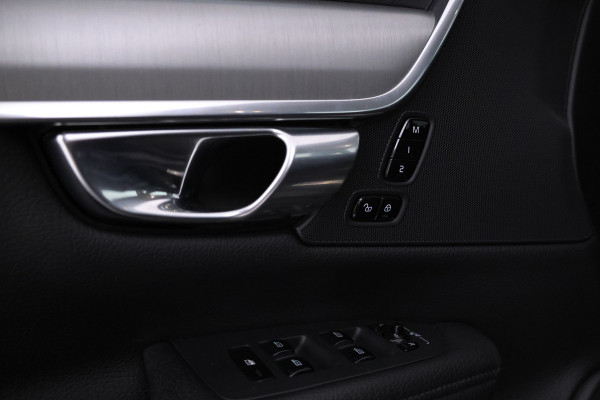 Volvo V90 2.0 T5 Momentum Leer, Trekhaak, Automaat, Digital dash.