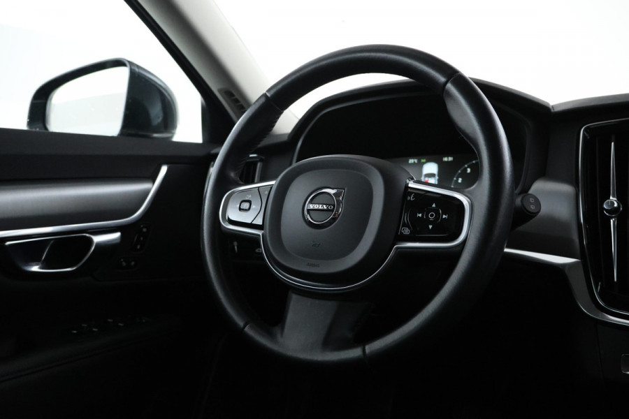 Volvo V90 2.0 T5 Momentum Leer, Trekhaak, Automaat, Digital dash.