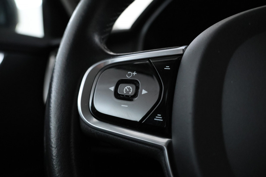 Volvo V90 2.0 T5 Momentum Leer, Trekhaak, Automaat, Digital dash.