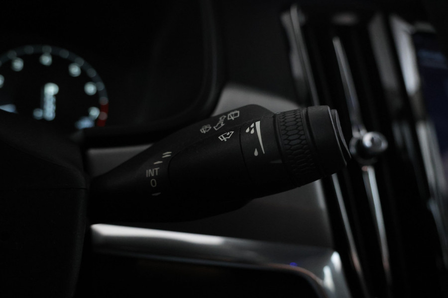 Volvo V90 2.0 T5 Momentum Leer, Trekhaak, Automaat, Digital dash.