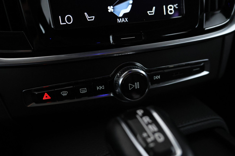 Volvo V90 2.0 T5 Momentum Leer, Trekhaak, Automaat, Digital dash.