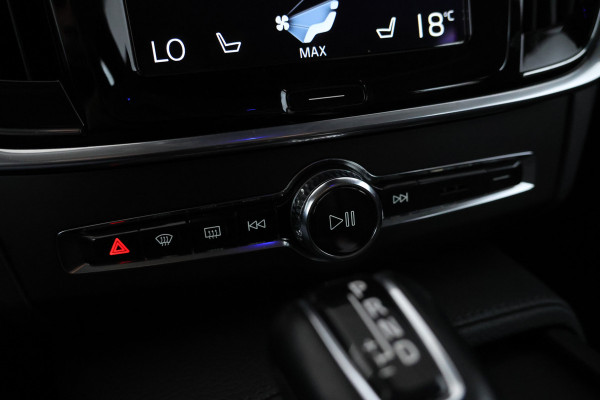 Volvo V90 2.0 T5 Momentum Leer, Trekhaak, Automaat, Digital dash.