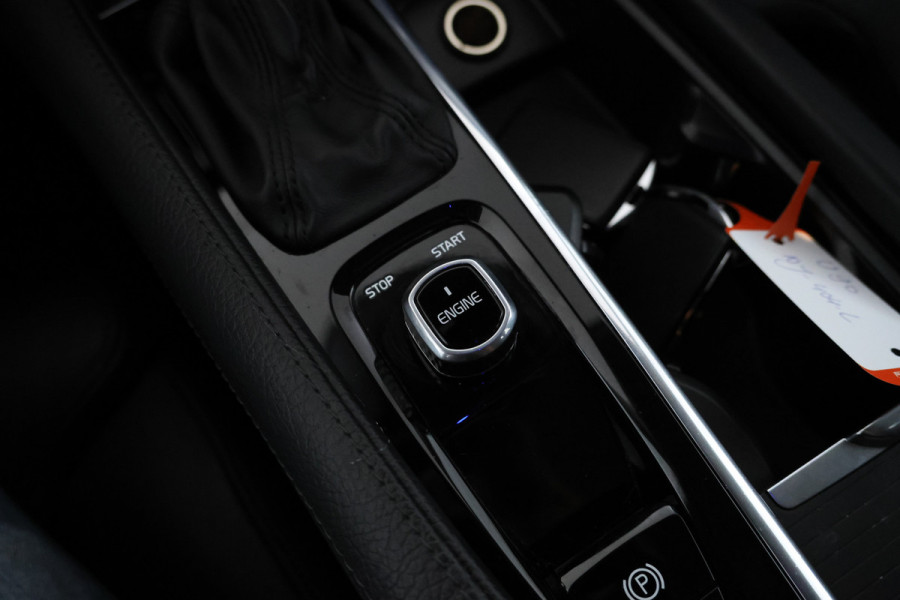Volvo V90 2.0 T5 Momentum Leer, Trekhaak, Automaat, Digital dash.