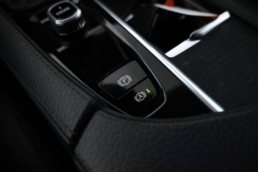 Volvo V90 2.0 T5 Momentum Leer, Trekhaak, Automaat, Digital dash.