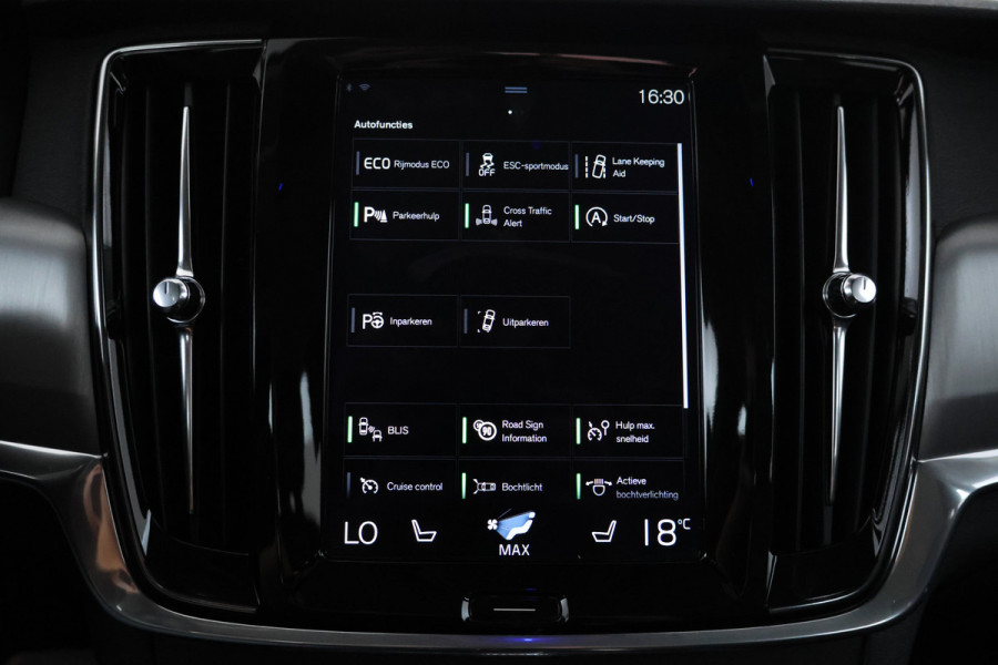 Volvo V90 2.0 T5 Momentum Leer, Trekhaak, Automaat, Digital dash.