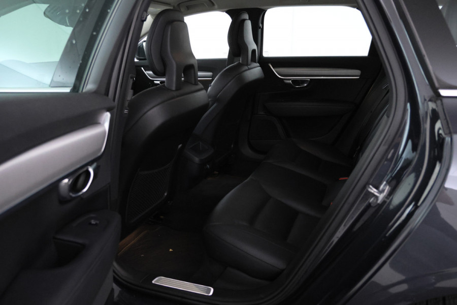 Volvo V90 2.0 T5 Momentum Leer, Trekhaak, Automaat, Digital dash.