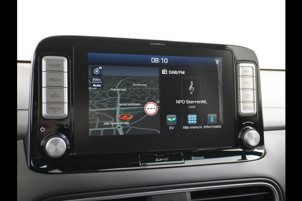 Hyundai Kona EV 64kWh 204pk Premium Leer Head-Up Display Apple Carplay Android Navi Camera Elektr.Stoelen+Verwarmd Adaptive Cruise/Stop&Go Ze Pdc Subwoofer Bluetooth Dodehoek detector Privacy Glas Rijstrooksensor