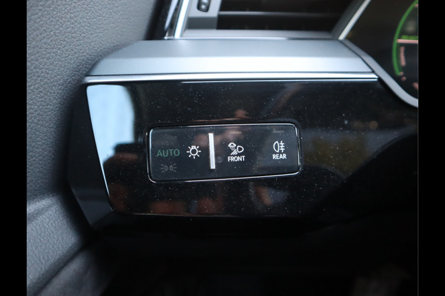 Audi e-tron 50 quattro Business edition Plus 71 kWh / Panoramadak / Sportstoelen/ SOH 91%