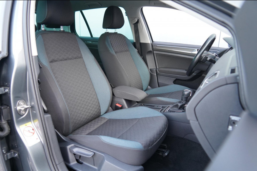 Volkswagen Golf 1.5 TSI IQ.Drive / Navi / ACC / Side assist / Stoelverwarming / PDC V+A