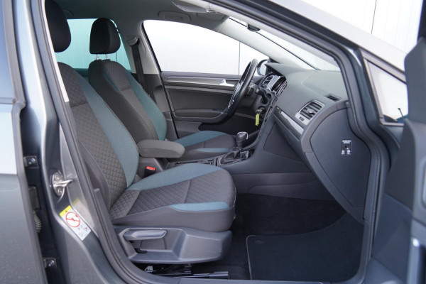 Volkswagen Golf 1.5 TSI IQ.Drive / Navi / ACC / Side assist / Stoelverwarming / PDC V+A