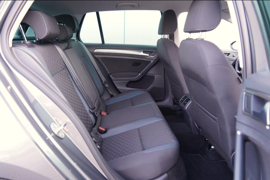 Volkswagen Golf 1.5 TSI IQ.Drive / Navi / ACC / Side assist / Stoelverwarming / PDC V+A
