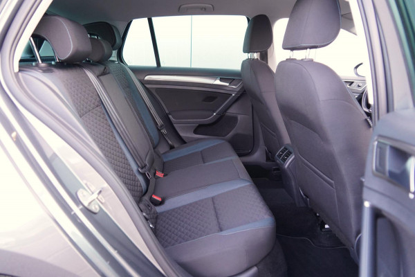 Volkswagen Golf 1.5 TSI IQ.Drive / Navi / ACC / Side assist / Stoelverwarming / PDC V+A