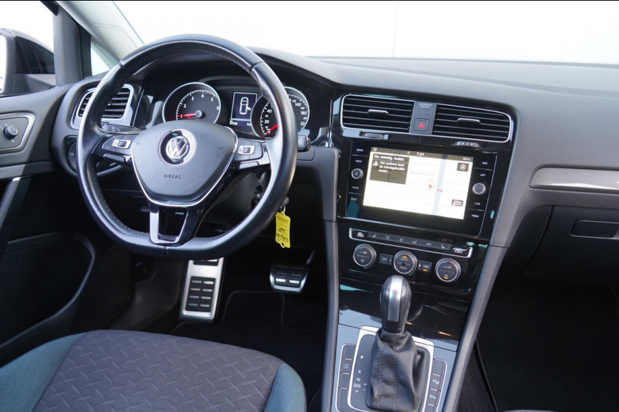 Volkswagen Golf 1.5 TSI IQ.Drive / Navi / ACC / Side assist / Stoelverwarming / PDC V+A