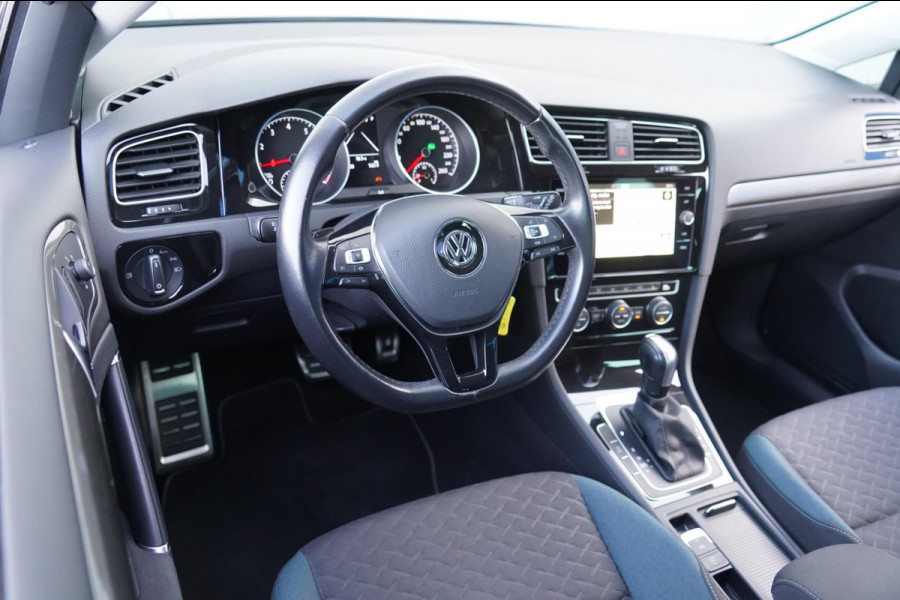 Volkswagen Golf 1.5 TSI IQ.Drive / Navi / ACC / Side assist / Stoelverwarming / PDC V+A