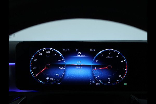 Mercedes-Benz A-Klasse 180 Business Solution AMG | AMG Line | Night Pakket | Panorama Schuif-Kanteldak | Sfeerverlichting | Inclusief 24 maanden MB Certified garantie voor Europa.