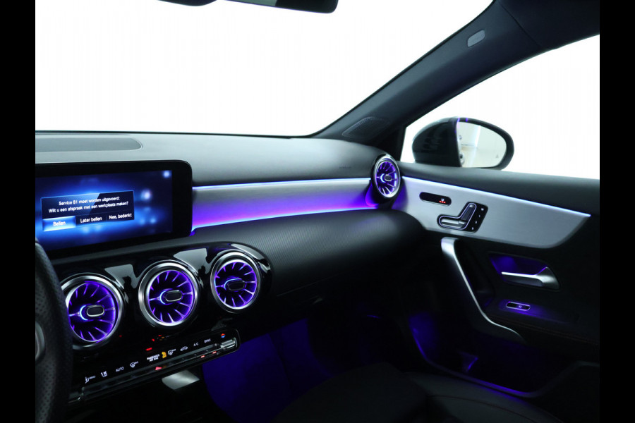 Mercedes-Benz A-Klasse 180 Business Solution AMG | AMG Line | Night Pakket | Panorama Schuif-Kanteldak | Sfeerverlichting | Inclusief 24 maanden MB Certified garantie voor Europa.