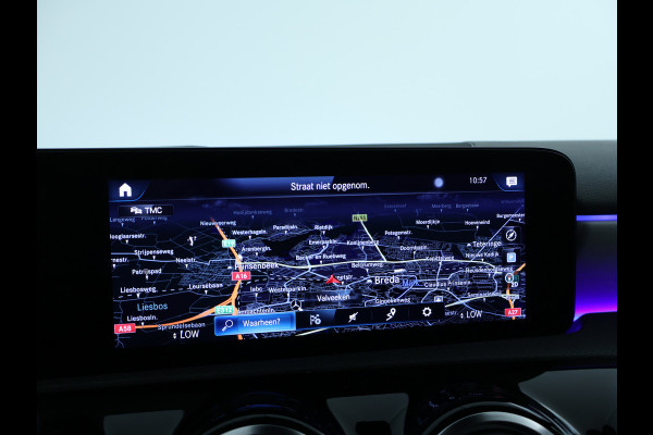 Mercedes-Benz A-Klasse 180 Business Solution AMG | AMG Line | Night Pakket | Panorama Schuif-Kanteldak | Sfeerverlichting | Inclusief 24 maanden MB Certified garantie voor Europa.