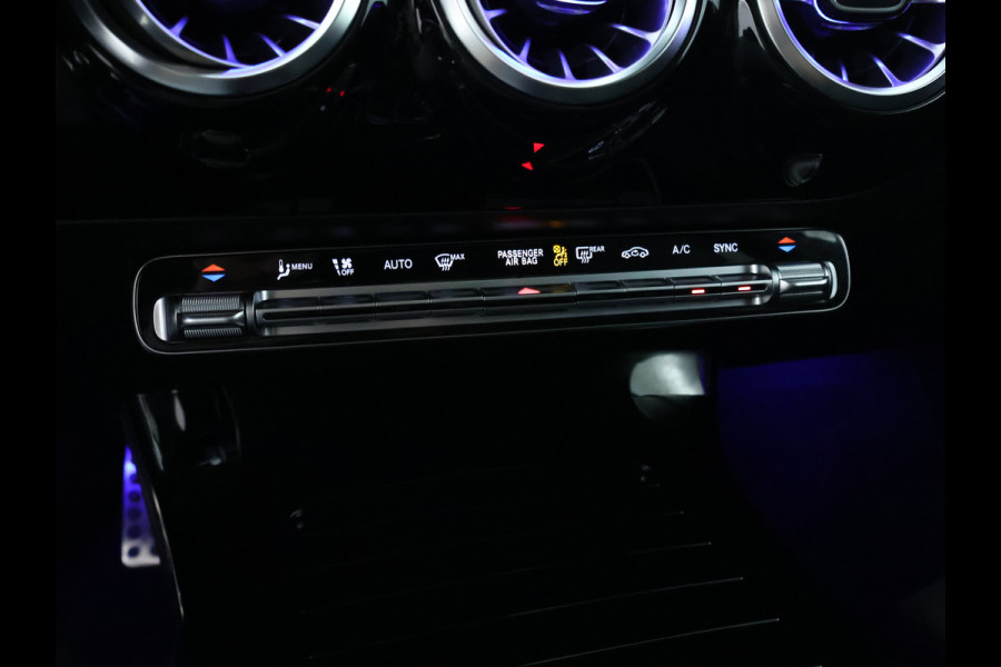 Mercedes-Benz A-Klasse 180 Business Solution AMG | AMG Line | Night Pakket | Panorama Schuif-Kanteldak | Sfeerverlichting | Inclusief 24 maanden MB Certified garantie voor Europa.