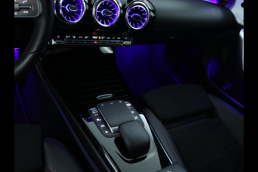 Mercedes-Benz A-Klasse 180 Business Solution AMG | AMG Line | Night Pakket | Panorama Schuif-Kanteldak | Sfeerverlichting | Inclusief 24 maanden MB Certified garantie voor Europa.