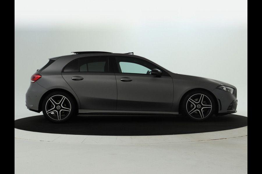 Mercedes-Benz A-Klasse 180 Business Solution AMG | AMG Line | Night Pakket | Panorama Schuif-Kanteldak | Sfeerverlichting | Inclusief 24 maanden MB Certified garantie voor Europa.