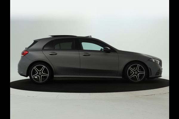 Mercedes-Benz A-Klasse 180 Business Solution AMG | AMG Line | Night Pakket | Panorama Schuif-Kanteldak | Sfeerverlichting | Inclusief 24 maanden MB Certified garantie voor Europa.