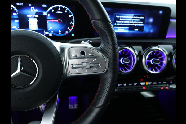 Mercedes-Benz A-Klasse 180 Business Solution AMG | AMG Line | Night Pakket | Panorama Schuif-Kanteldak | Sfeerverlichting | Inclusief 24 maanden MB Certified garantie voor Europa.