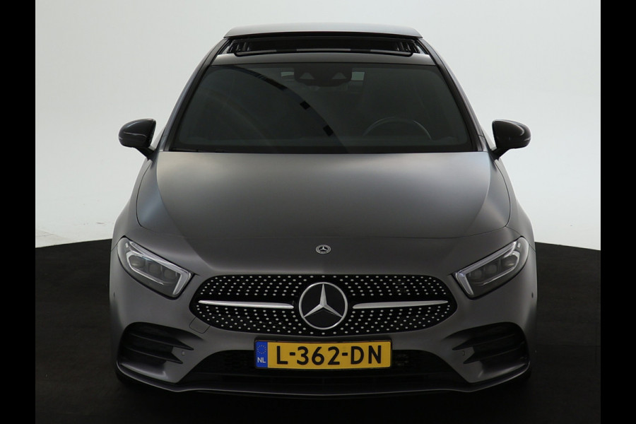 Mercedes-Benz A-Klasse 180 Business Solution AMG | AMG Line | Night Pakket | Panorama Schuif-Kanteldak | Sfeerverlichting | Inclusief 24 maanden MB Certified garantie voor Europa.