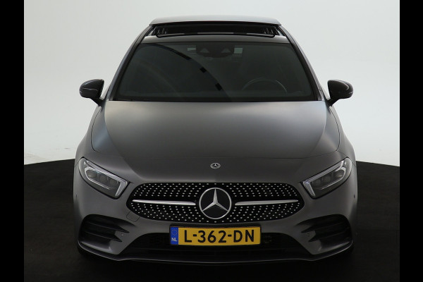 Mercedes-Benz A-Klasse 180 Business Solution AMG | AMG Line | Night Pakket | Panorama Schuif-Kanteldak | Sfeerverlichting | Inclusief 24 maanden MB Certified garantie voor Europa.