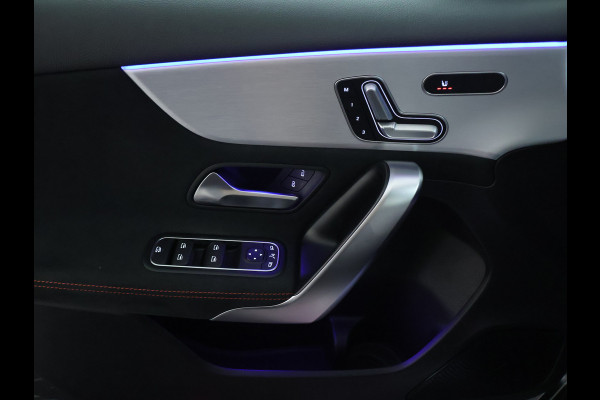 Mercedes-Benz A-Klasse 180 Business Solution AMG | AMG Line | Night Pakket | Panorama Schuif-Kanteldak | Sfeerverlichting | Inclusief 24 maanden MB Certified garantie voor Europa.