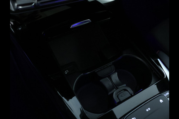 Mercedes-Benz A-Klasse 180 Business Solution AMG | AMG Line | Night Pakket | Panorama Schuif-Kanteldak | Sfeerverlichting | Inclusief 24 maanden MB Certified garantie voor Europa.