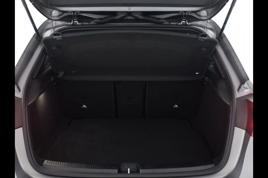 Mercedes-Benz A-Klasse 180 Business Solution AMG | AMG Line | Night Pakket | Panorama Schuif-Kanteldak | Sfeerverlichting | Inclusief 24 maanden MB Certified garantie voor Europa.