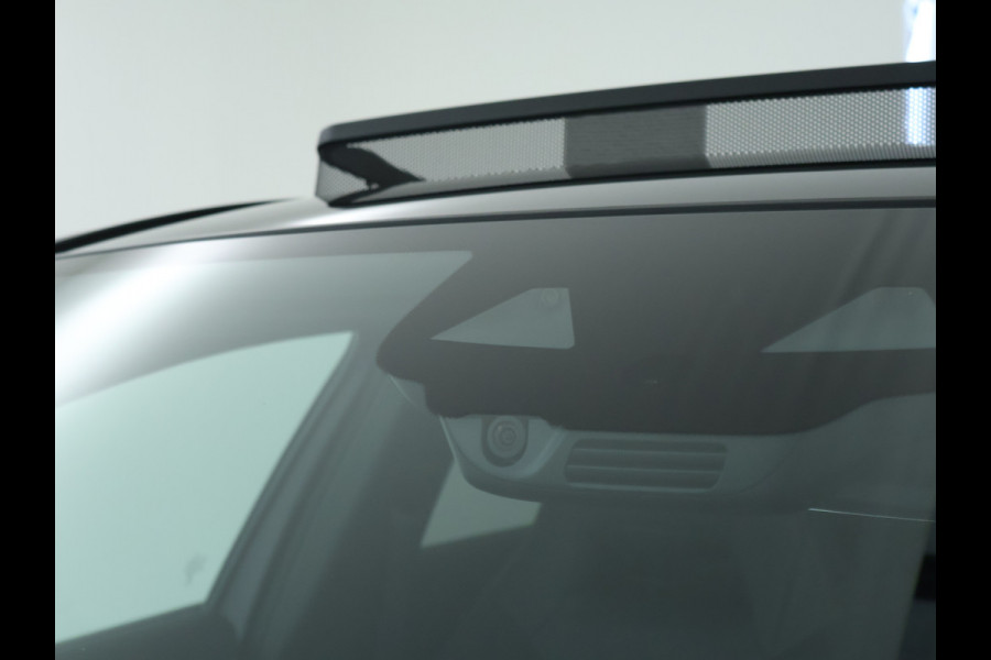 Mercedes-Benz A-Klasse 180 Business Solution AMG | AMG Line | Night Pakket | Panorama Schuif-Kanteldak | Sfeerverlichting | Inclusief 24 maanden MB Certified garantie voor Europa.