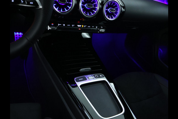 Mercedes-Benz CLA-Klasse Shooting Brake 250 e AMG Line | Edition AMG Line | Panorama Schuif-Kanteldak | 19 Inch AMG Velgen | AC en DC laden | Stuur en Stoelverwarming | Inclusief 24 maanden MB Certified garantie voor Europa.