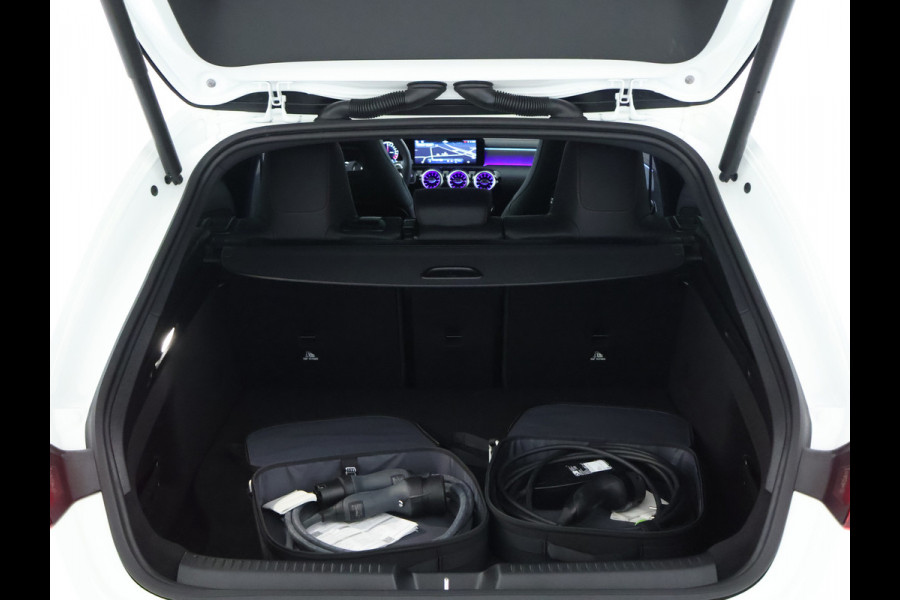 Mercedes-Benz CLA-Klasse Shooting Brake 250 e AMG Line | Edition AMG Line | Panorama Schuif-Kanteldak | 19 Inch AMG Velgen | AC en DC laden | Stuur en Stoelverwarming | Inclusief 24 maanden MB Certified garantie voor Europa.