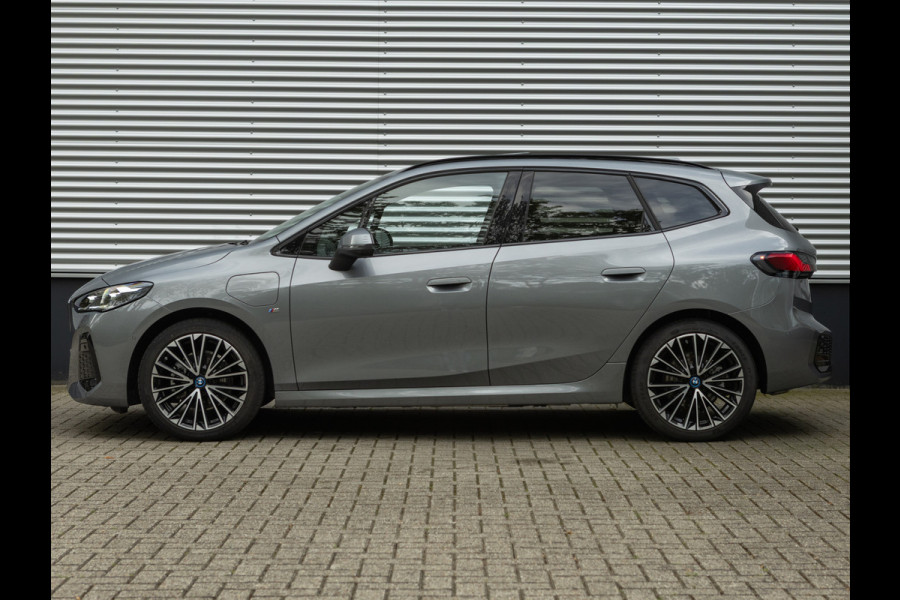BMW 2 Serie Active Tourer 225e xDrive M-Sport - Pano - Head-up - Harman Kardon