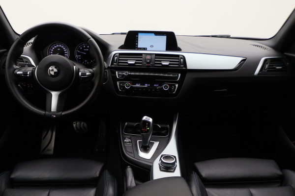 BMW 1-serie 118i Edition M Sport Shadow Executive Leer, Climate, Cruise, Navigatie, Bluetooth, LED, PDC, Trekhaak, 18''