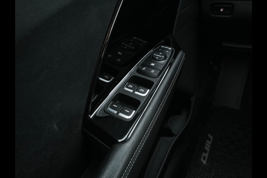 Kia Niro 1.6 GDi Hybrid DynamicLine (INCL-BTW) Aut. *ADAPTIVE-CRUISE | LEATHER-FABRIC | NAVI-FULLMAP | HEATED-COMFORTSEATS | CAMERA | DAB+ | KEYLESS | ECC | DIGI-COCKPIT | SHIFT-PADDLES | LANE-ASSIST | PDC | TOWBAR | 16''ALU*