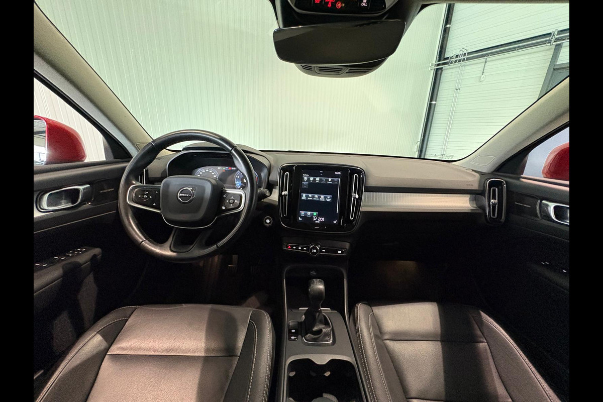 Volvo XC40 T3 Momentum Leder Trekhaak Parkeercamera Stoelverwarming 163pk
